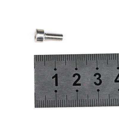 100% QC testado M4 X 10mm Filister Head Hex Socket Machine Screw para prateleira de mercadorias