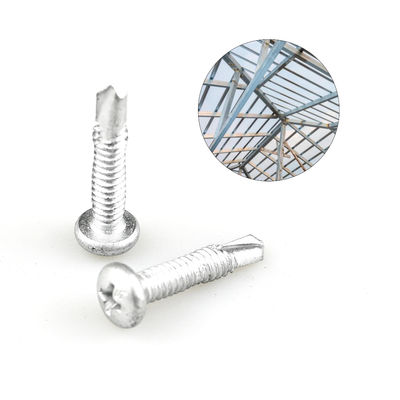 Parafusos de cabeça de panela revestidos com parafusos de cobertura de recessos cruzados para conexão de paredes de telhado de metal